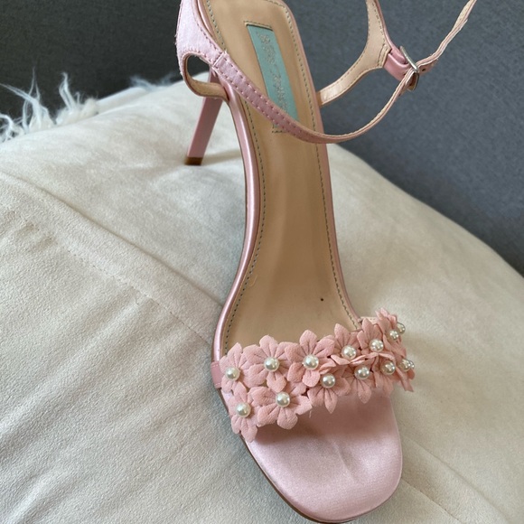 Pink flower strap heels - Picture 2 of 7